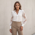 Maxe - Elegant Blus med Spetsärmar
