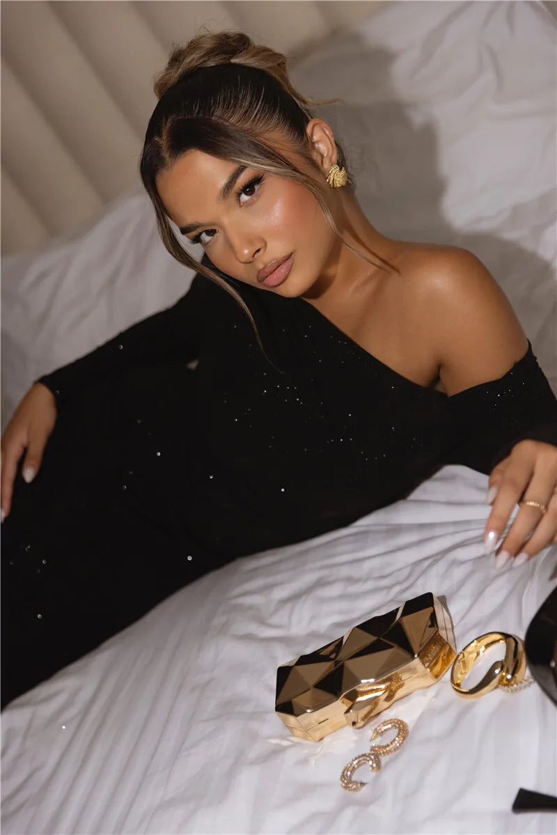 Maxe - Glittrig Maxiklänning 